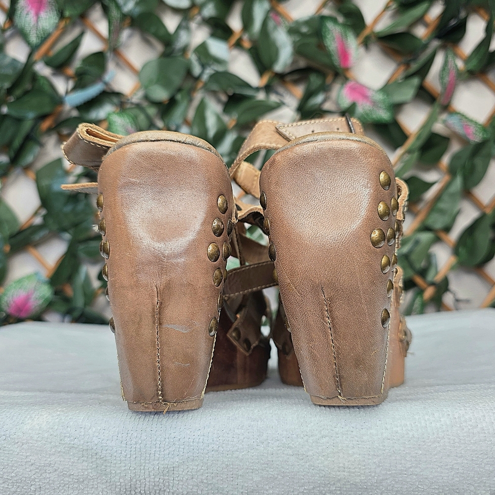 50) BED STU Studded Dark Taupe Leather Wooden Wedge Sandal Sz. 8 (Never Worn) - Picture 9 of 10